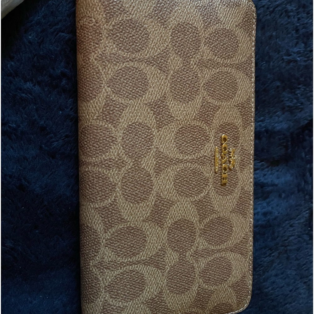 COACH LONG WRISTLET WALLET